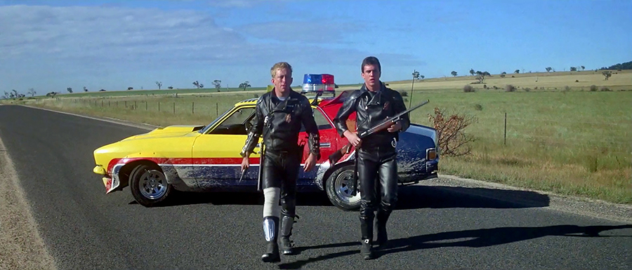 Image du film Mad Max deux personnages et une voiture